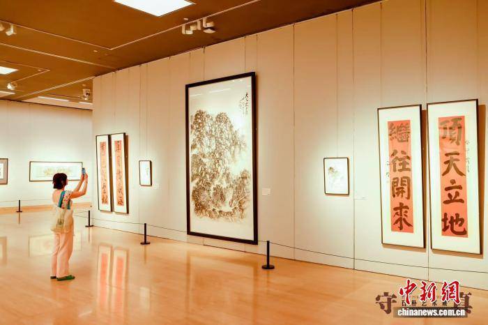 “守真——石朴艺术展”在中国美术馆启幕