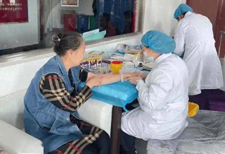 医生坦言：一旦确诊颈动脉斑块，5种食物必须少吃，避免斑块增大