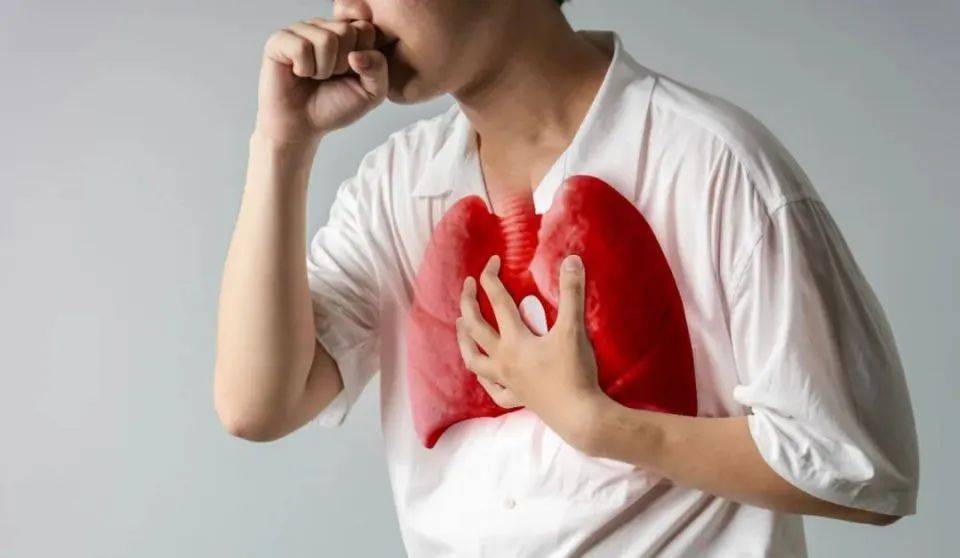 厦门男子十年来反复咳嗽发烧，以为是肺炎，结果却令他崩溃：变成了肺癌！