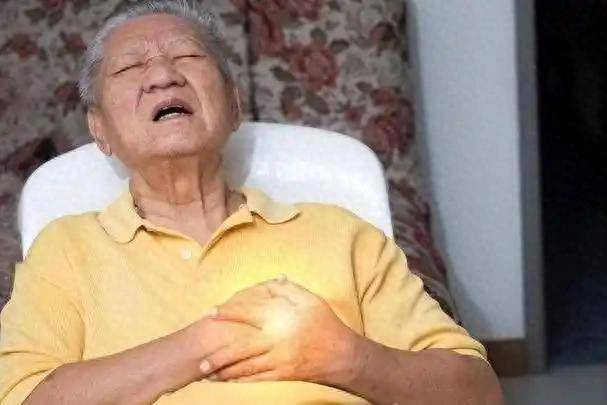 医生苦劝：一旦吃上降压药，这3种食物马上戒掉，再吃有心梗风险