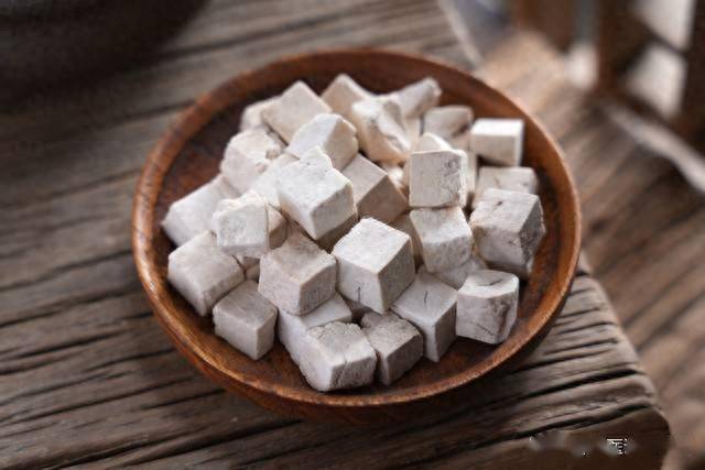 茯苓：药食两用的“祛湿高手”，专调3种“湿症”，不温燥不伤身