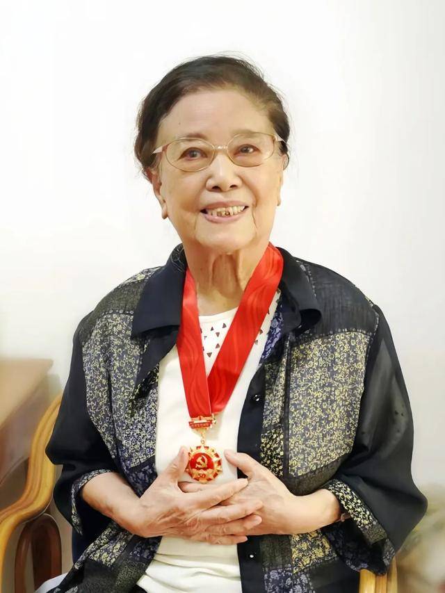 越剧表演艺术家金宝花逝世，享年99岁