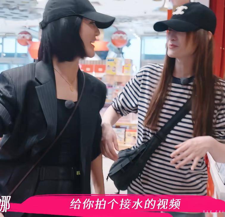 原创            李小冉给谢娜3个女儿买玩具，花了1500元左右，她真的是好大姨