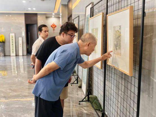 文化书院进行时 | 橡树湾社区举办“毛笔书法作品展”，让墨香与文明新风悄然流淌