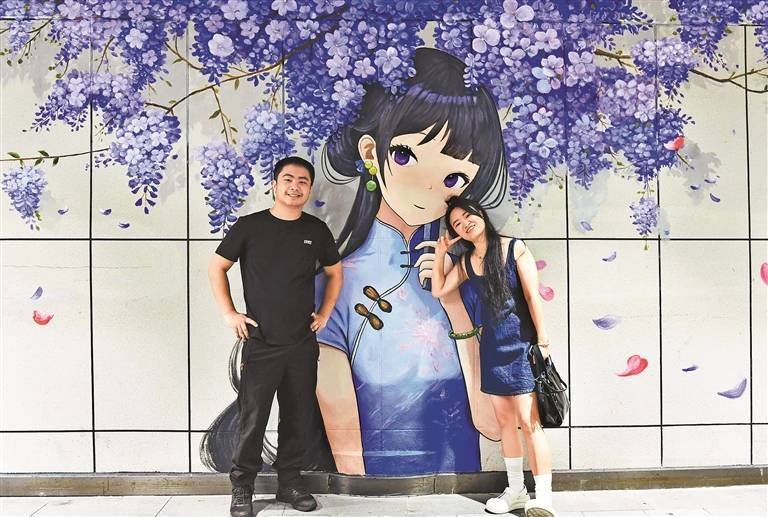 国潮风绘画墙亮相岗厦北枢纽西区 “深圳之眼”飘来“簪花少女”