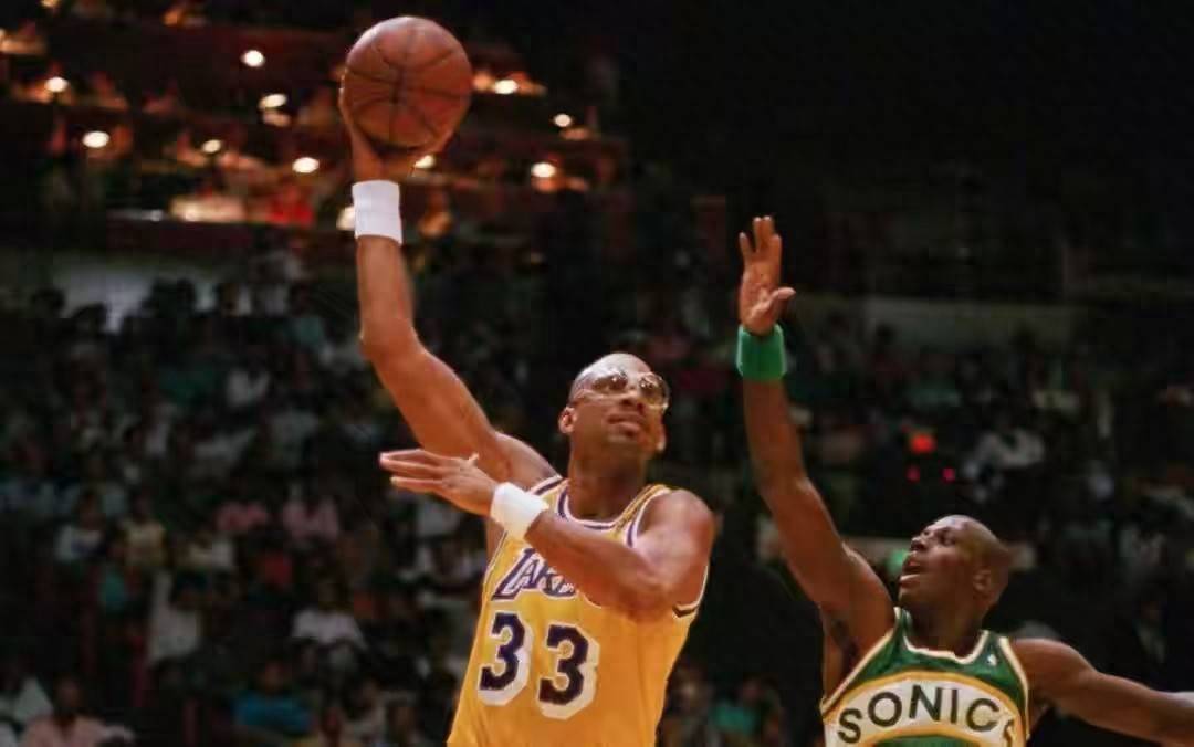 原创            美媒重排历史25大中锋：姚明垫底！约基奇第七，奥尼尔排第三！