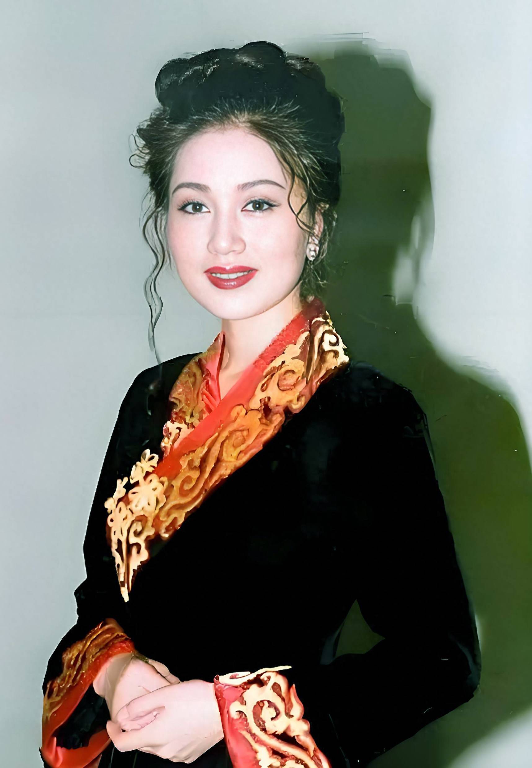 原创            马兰：当年被逼离开安徽有泪水，嫁给余秋雨无儿无女争吵多