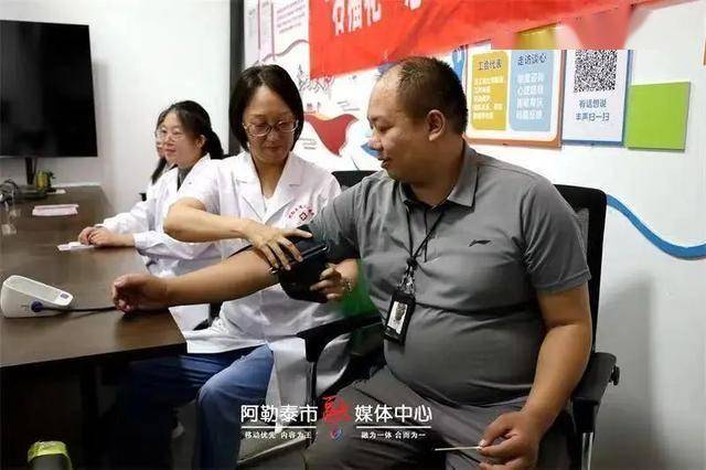 “传帮带”点亮边疆药学路，她用专业筑牢用药安全防线