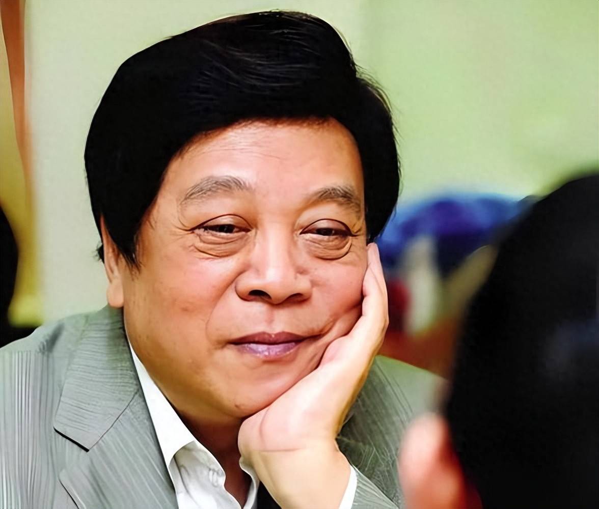 原创            如今才明白，赵忠祥去世后遗产不给妻儿，而是托付给了好友倪萍