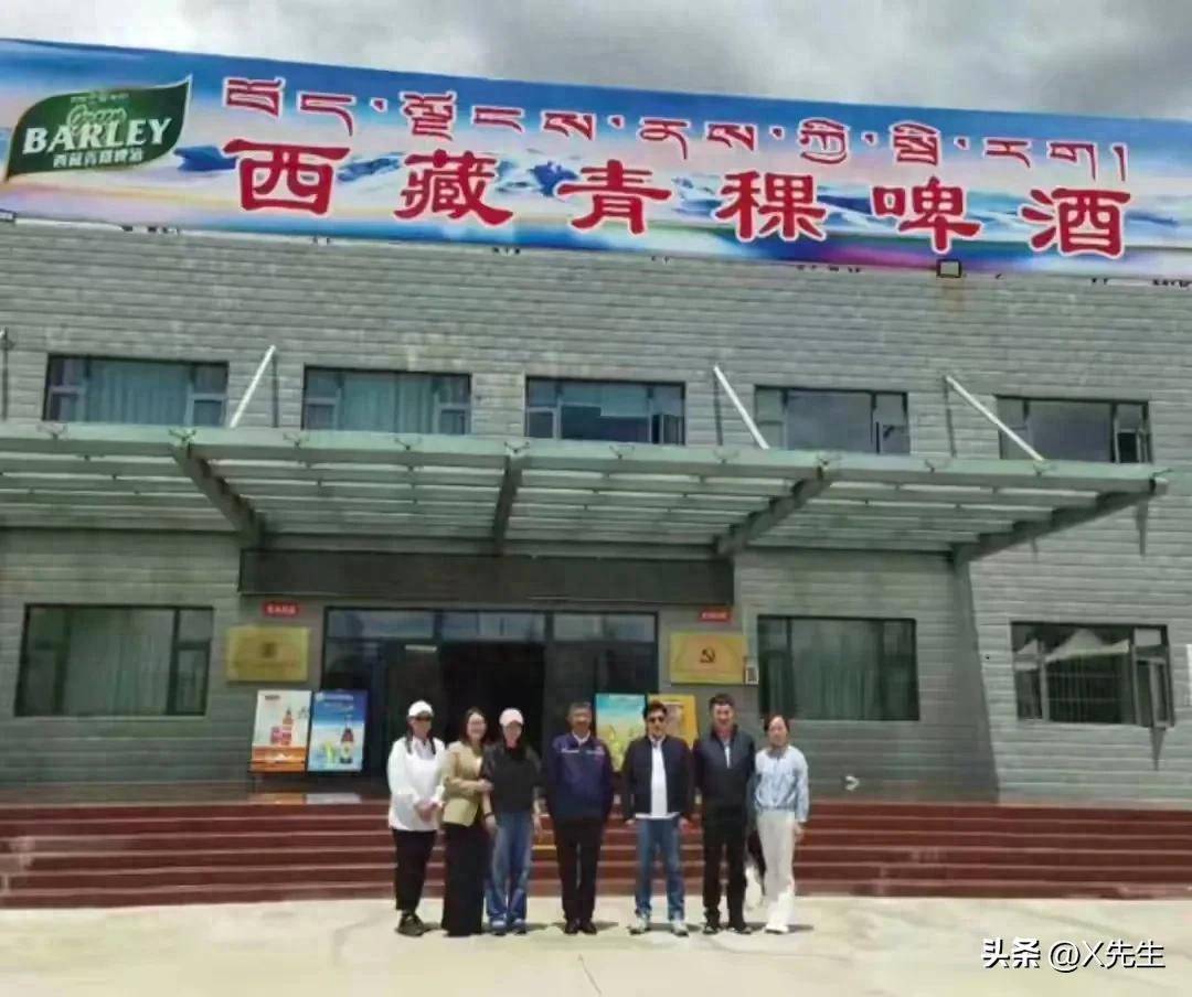 原创            霍启刚带郭晶晶闯西藏啤酒厂，喝第一口表情亮了，网友：太真实！