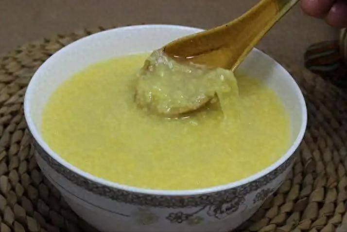 小米粥再次被关注！医生发现：肾病患者喝小米粥时，多注意这4点