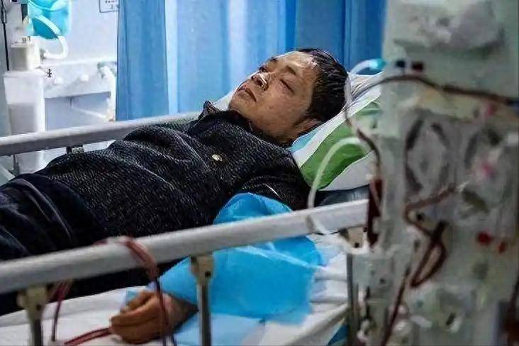 40岁男子尿毒症去世，医生叹息：这4样当饭吃，肾脏再好也扛不住