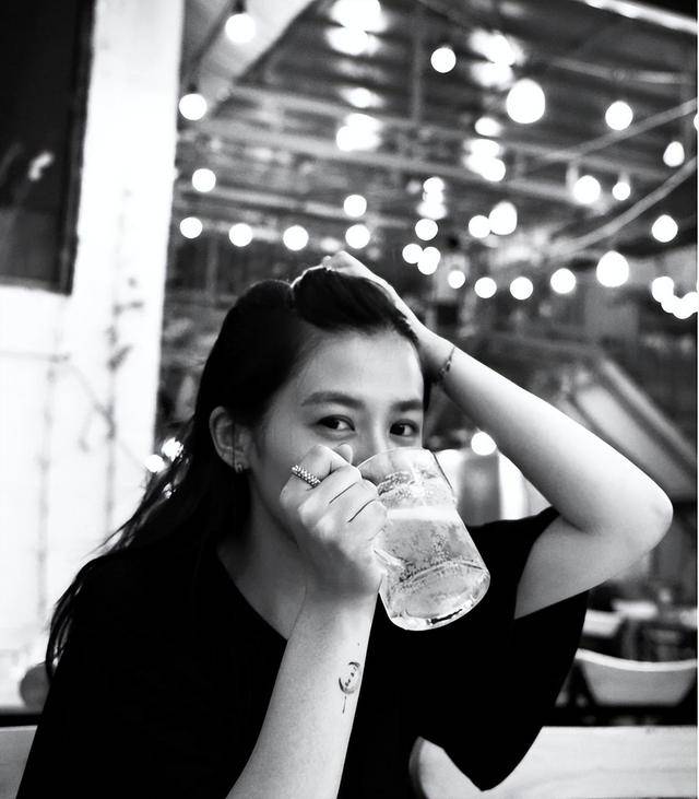 TVB视帝女友性感照被疑走光？朋友留言令男友火速上线，吃醋反问