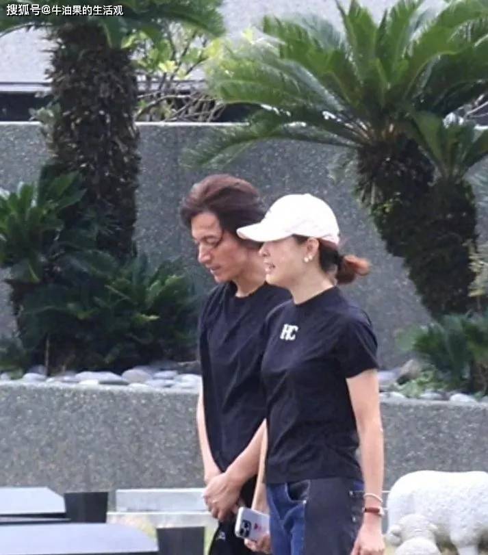 原创            言承旭金宝山祭拜大S，双手合十悼念落泪，杉菜道明寺合体让人泪目