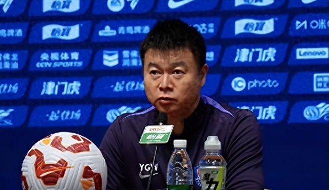 原创            逼于根伟在上海上港，浙江之间做选择，很难相信足协不是故意刁难