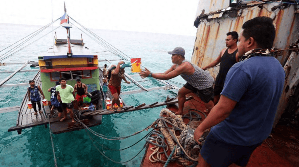 中国动真格了！菲防长紧急求美澳撑腰，威胁强行闯关为坐滩军舰补给