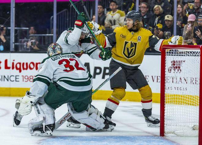 原创            金骑士队中锋带伤征战，成季后赛关键先生