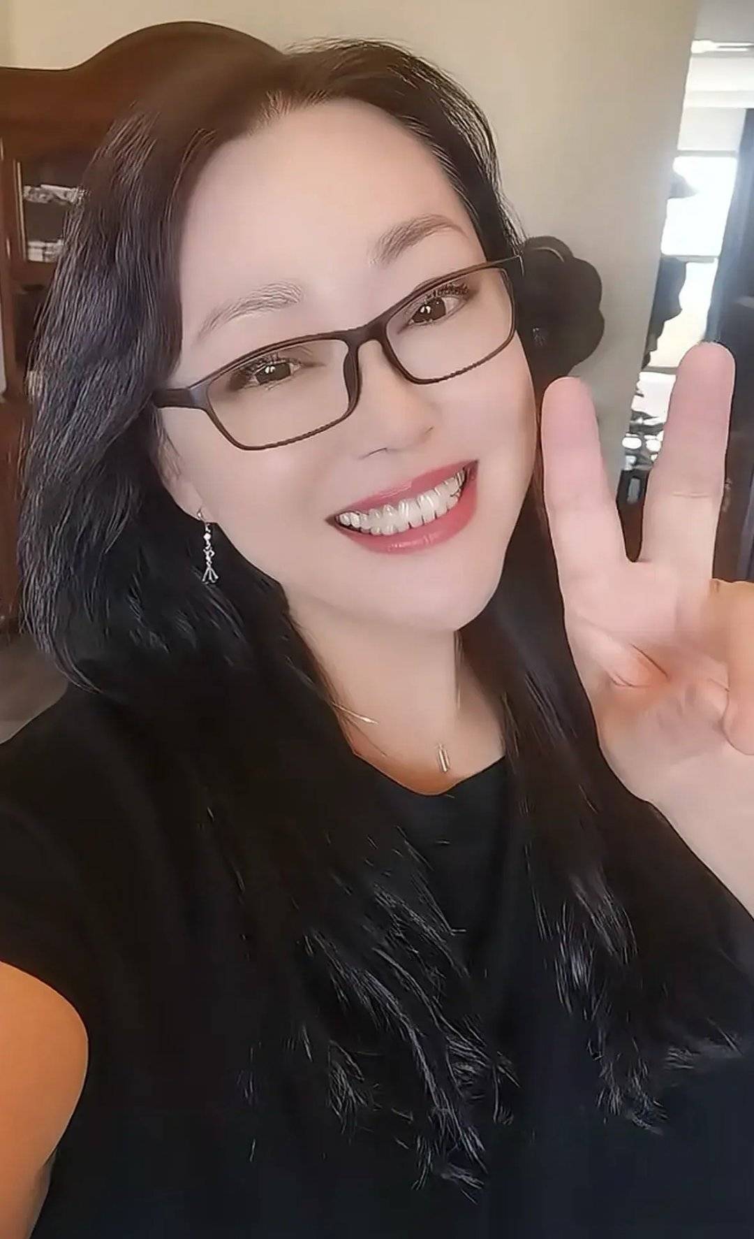 55岁“庄嫂”李菁菁近照曝光！身材苗条瘦到认不出