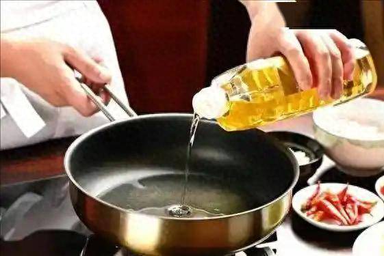 油一换，肝病患者少一半？医生警告：这3种油不要用了，尽快更换