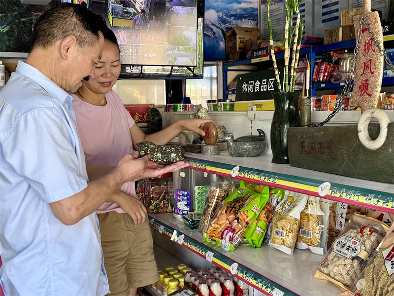 汉江之畔“知音”遇，文玩小店“大变身”