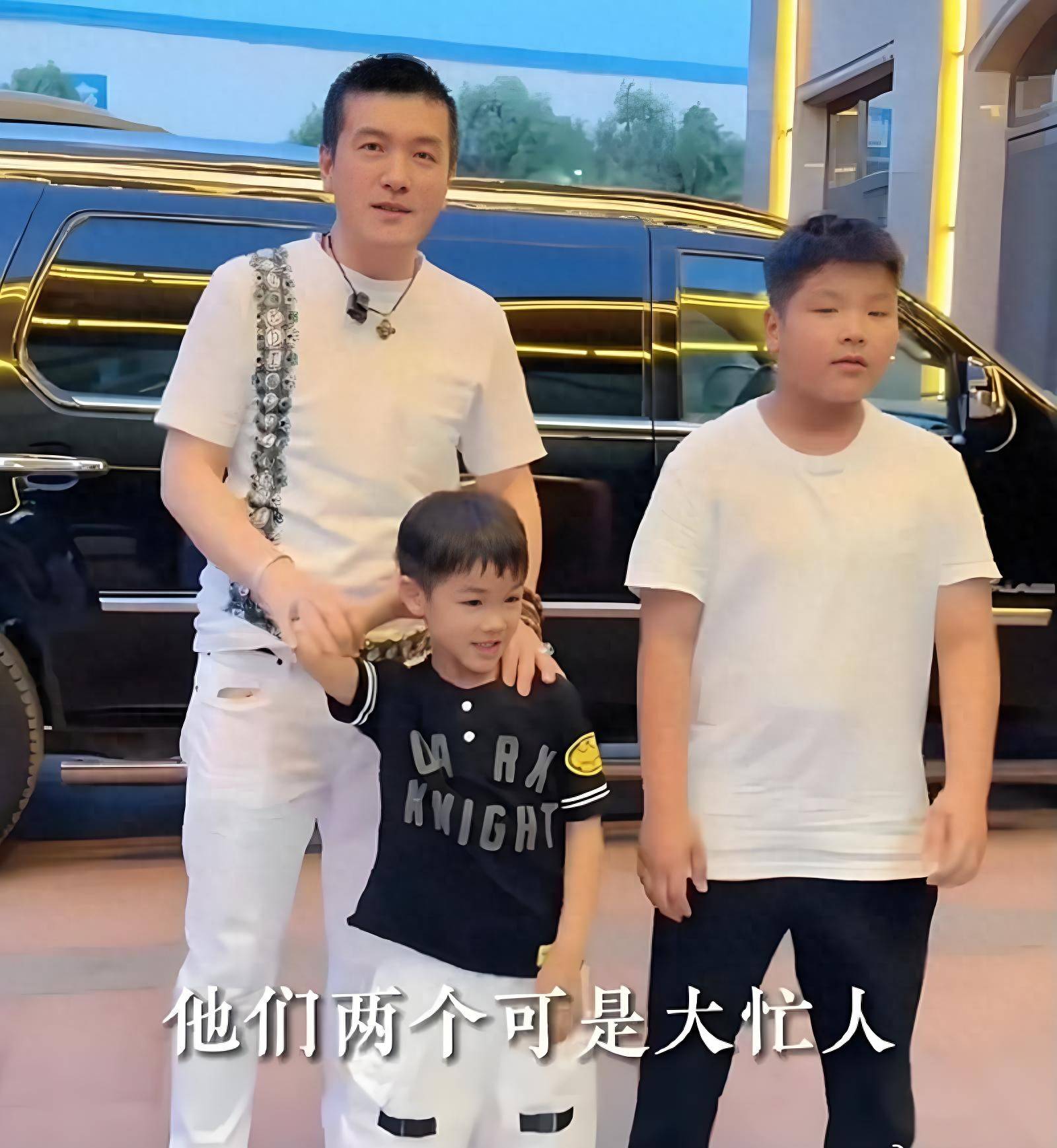 原创            杨子离婚7个月，23岁新女友李隽子搬进杨氏豪宅，曾与黄圣依合影