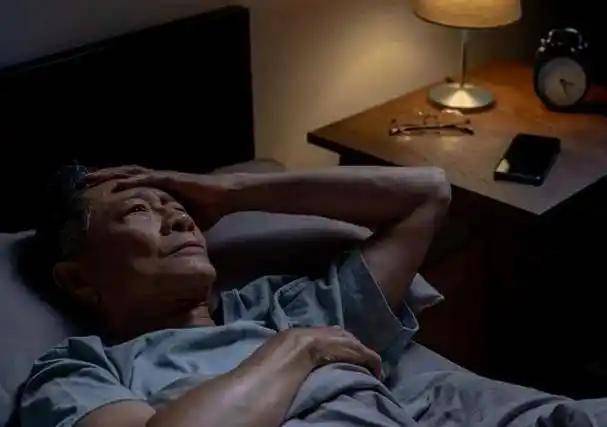 加快男性衰老的原因：熬夜仅排第3，排在前2名的，很多人不知道