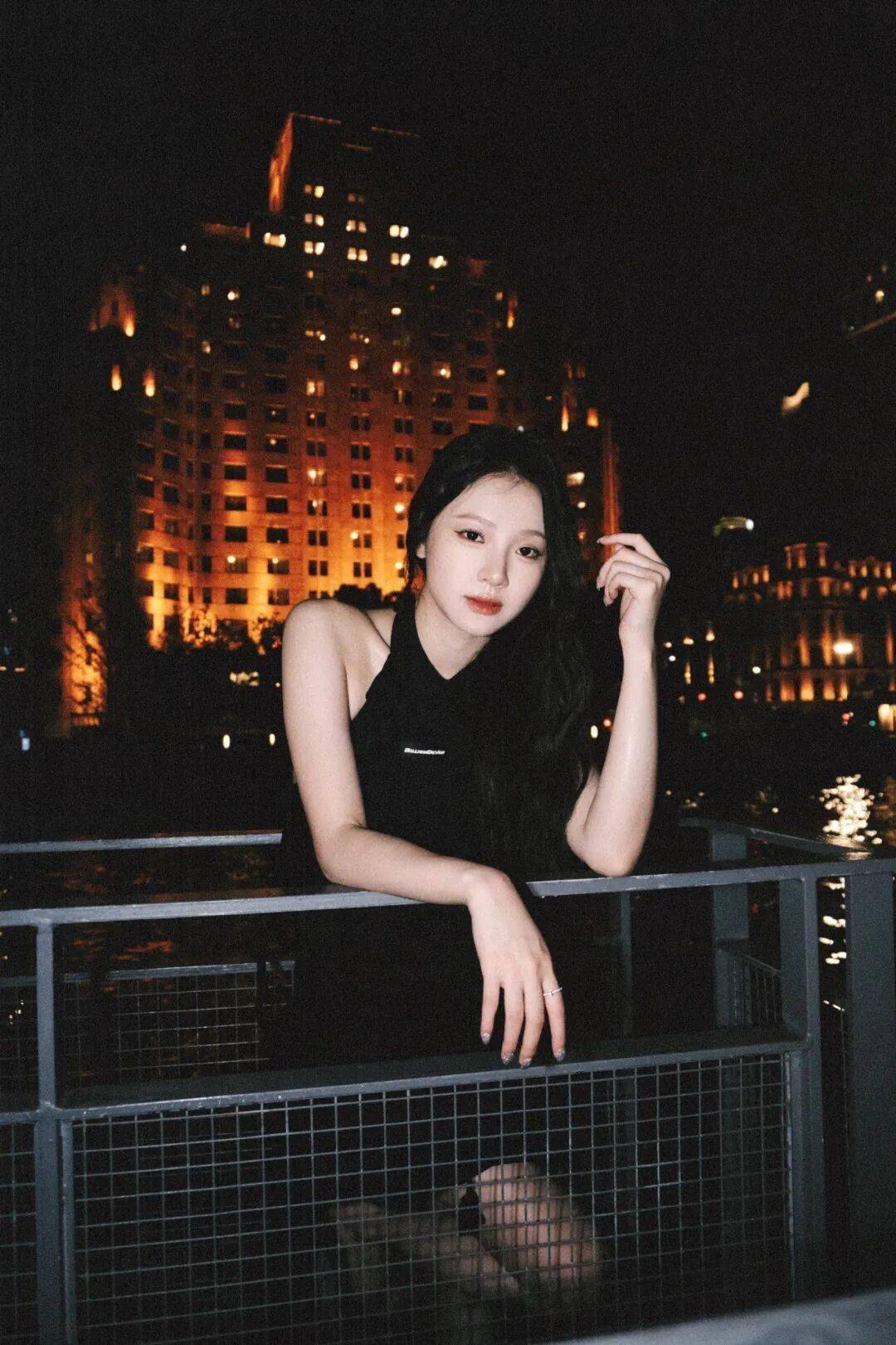 美女rapper夜景大片！