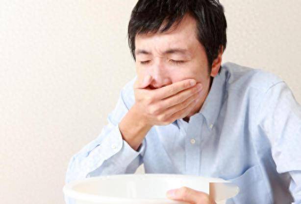 体内有癌，嘴巴先知？医生：嘴巴若常有3种不适，警惕癌症在靠近