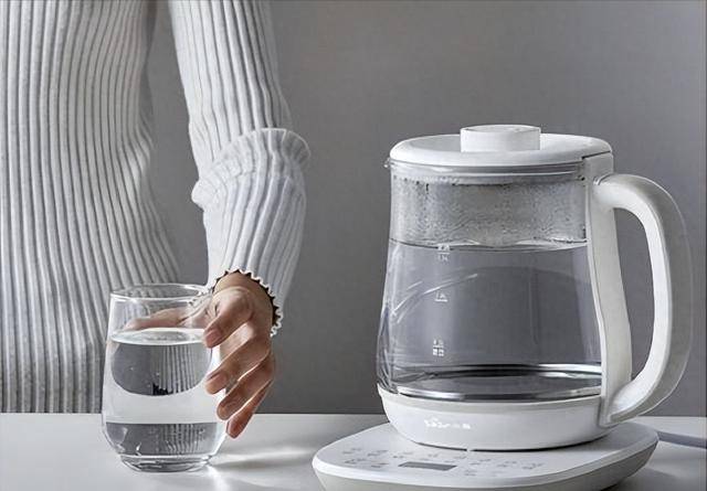 原创            世卫组织呼吁：停止使用电热水壶，否则会诱发癌症？真相来了！