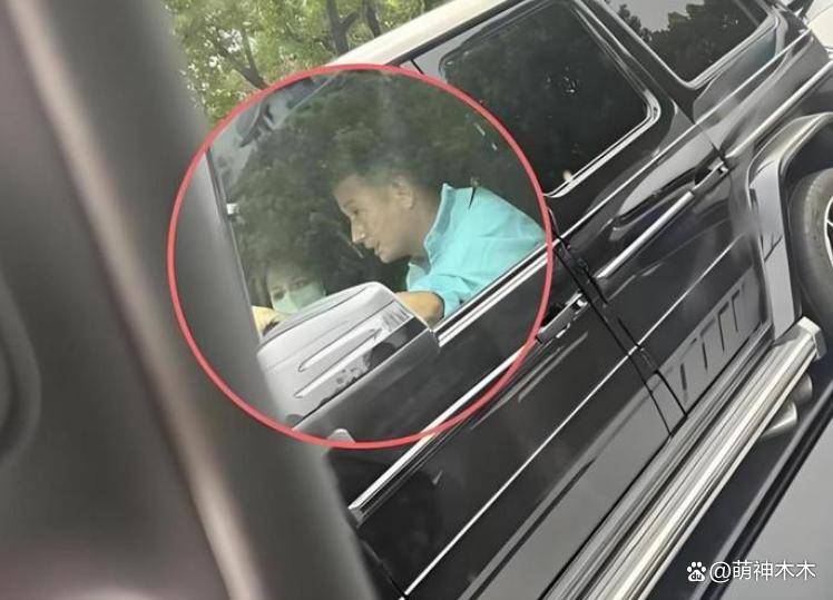 原创            文章新女友身份曝光，外貌酷似李小冉，知情网友称女方去年才离婚