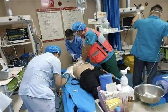 4种病一喝酒就爆发？医生直言：这不是吓唬你，是真会出事