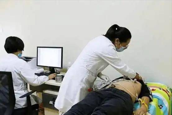 医生叮嘱：患有肝病的人，早上宁可饿着肚子，也不要吃这4种早餐