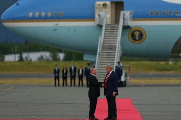 果然不出中国所料！一回到俄罗斯，普京立马办了两件大事，特朗普高兴早了？乌克兰下场太惨