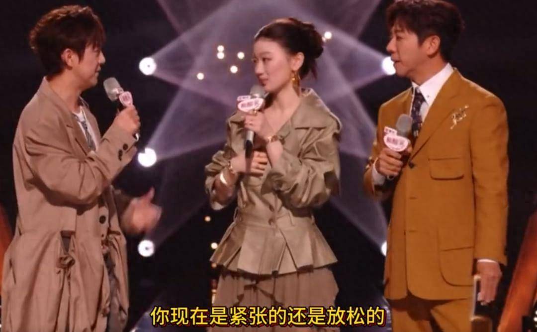 原创            热搜破2万！我发现《歌手》，有四大惊喜，三大反差，三大意难平