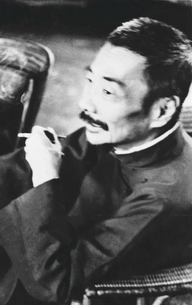 鲁迅“夹烟”艺术形象从哪里来？