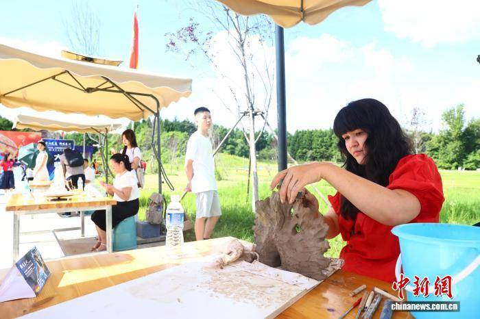 长春上演陶艺“国际派对” 18国艺术家驻场创作交流