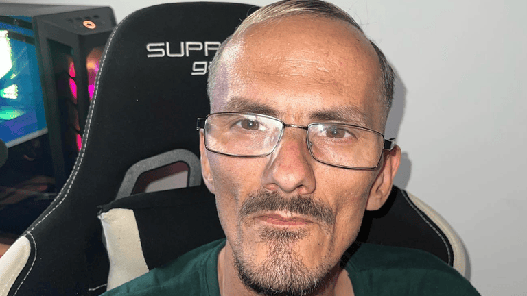 法国一通过受虐吸引眼球的视频博主在直播中死亡，法国官员：令人震惊