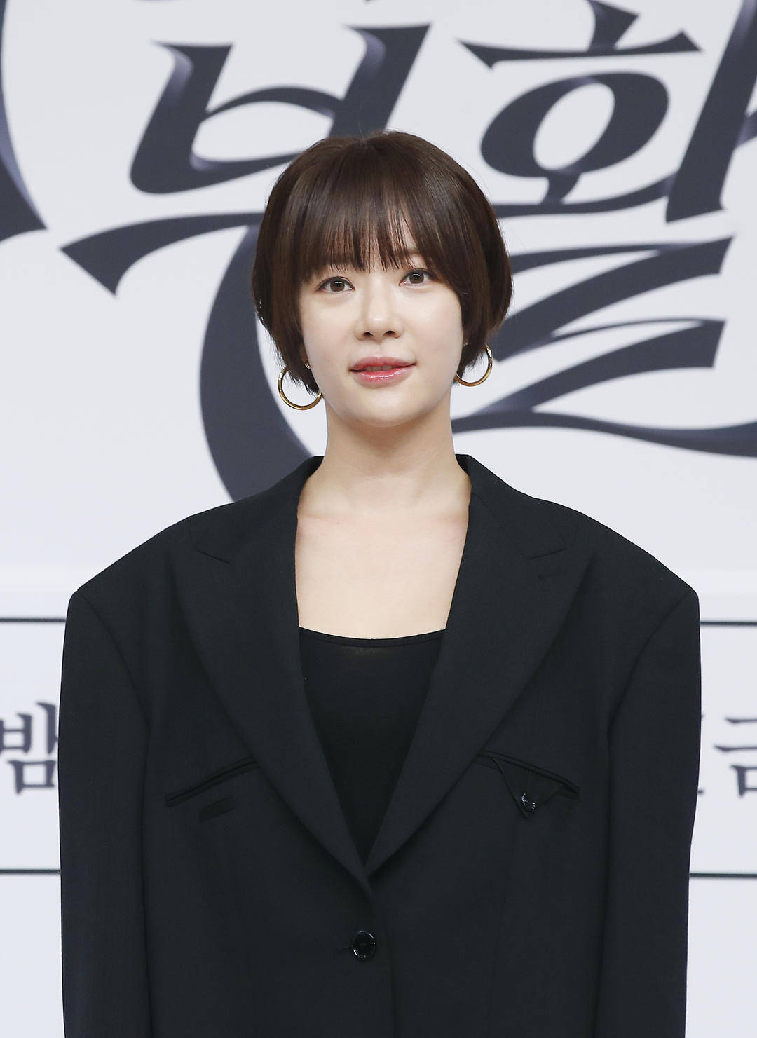 韩国一女演员挪用自己公司的钱，检方请求判处她3年有期徒刑