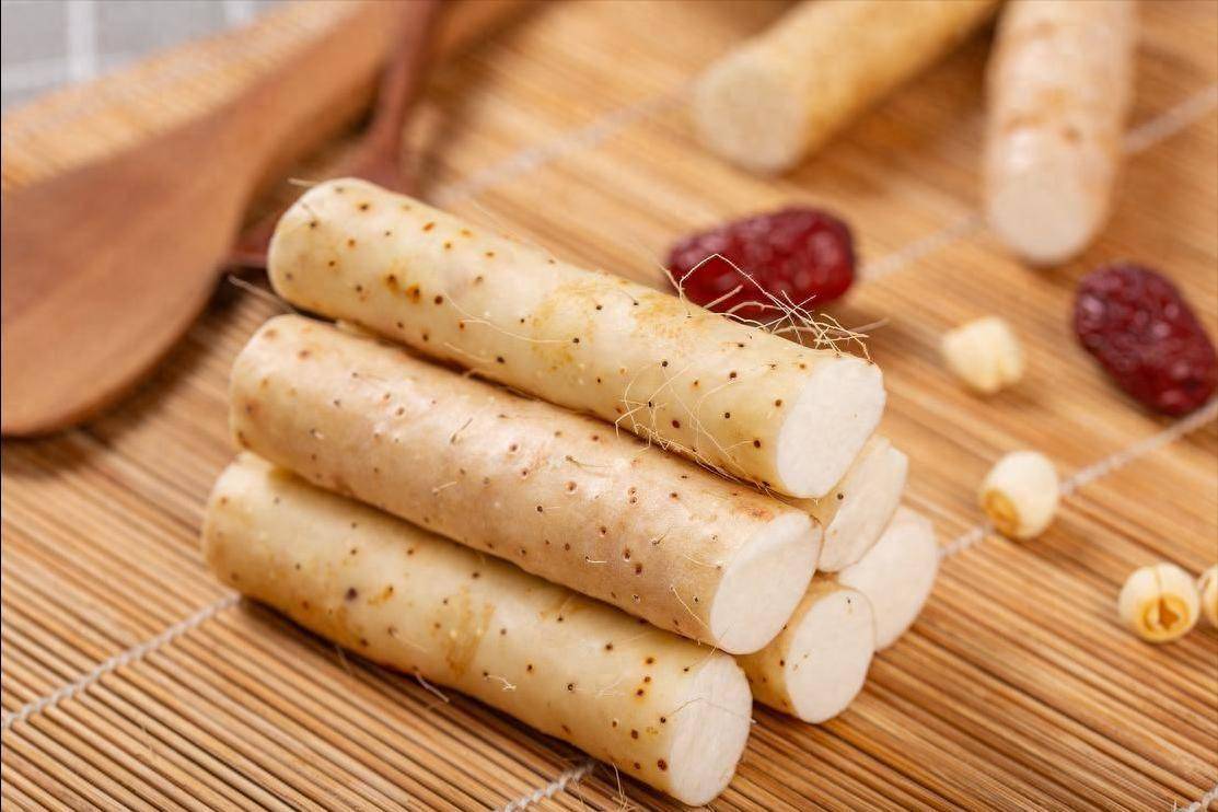 山药再次被关注！医生揭秘：常吃山药的老人，可能获得7大好处