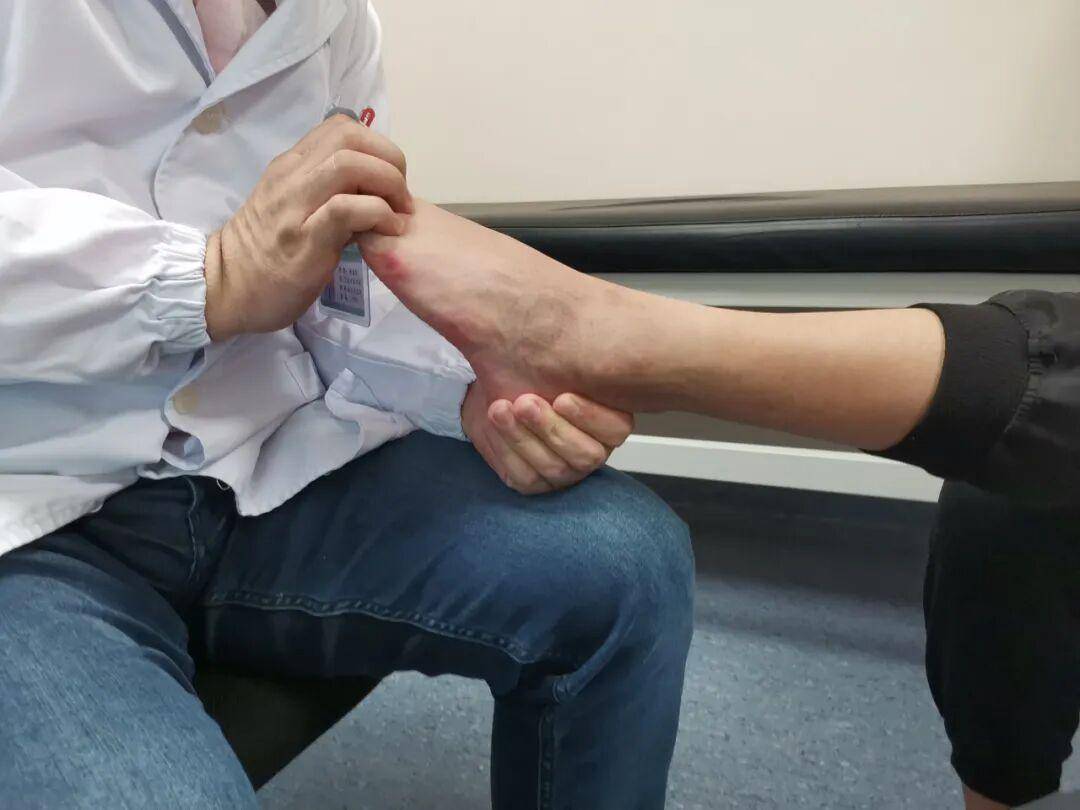 腿脚正在发出“血糖失控”警报！这6个表现，出现一个就要当心