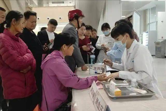 多名医生劝告：糖尿病不想并发症，3种食物要少吃，再爱也要忌口