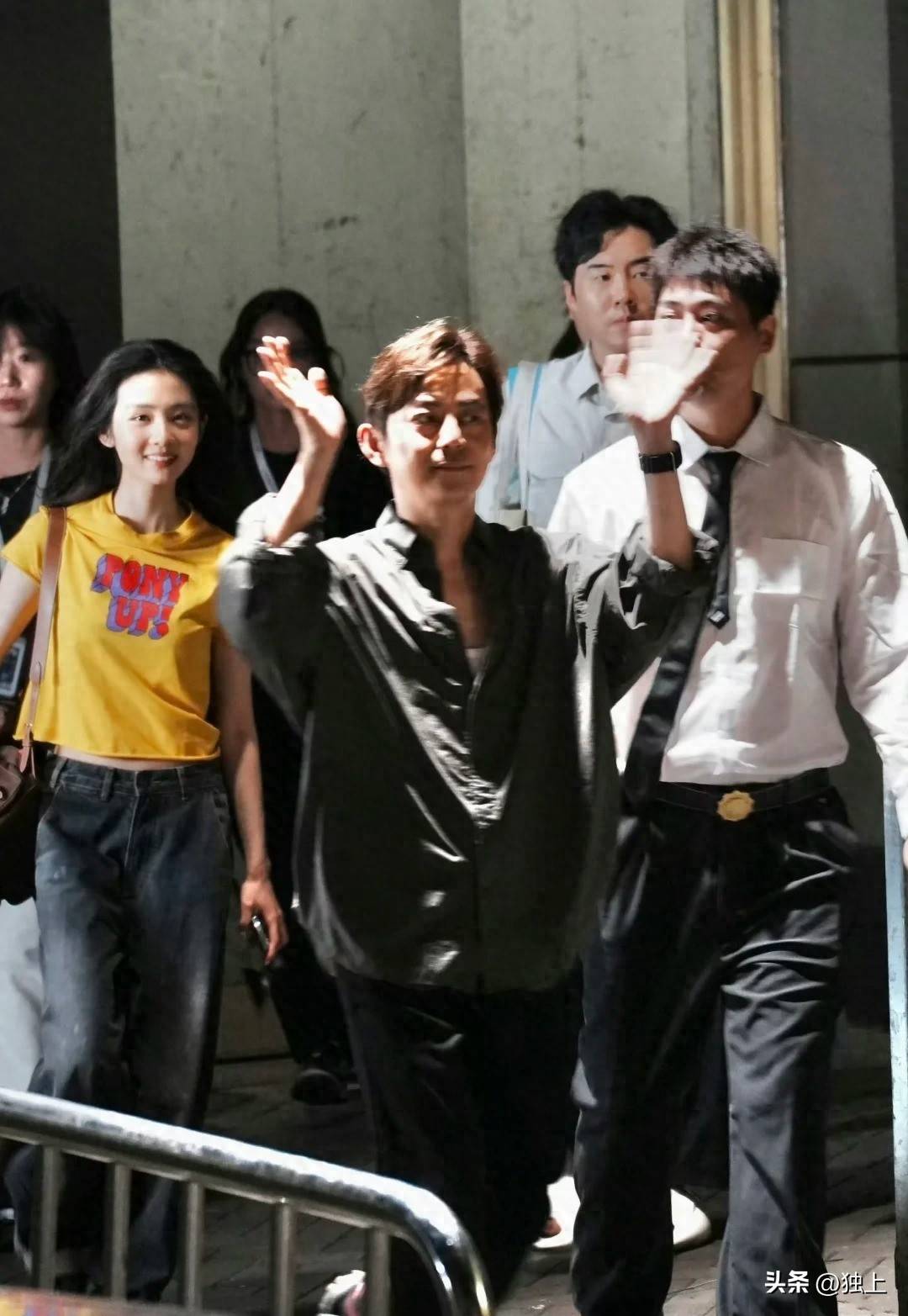 原创            何炅黄多多下班路透照，被黄多多的生图吓到，给别人留一条活路吧