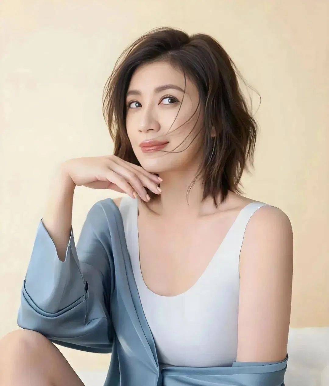 贾静雯，不老女神内衣写真～