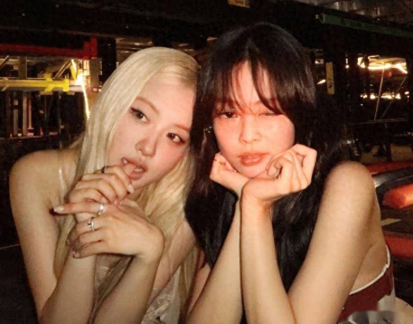 原创            BLACKPINK内讧？Jennie给朴彩英打码后，朴彩英也给Jennie打码了