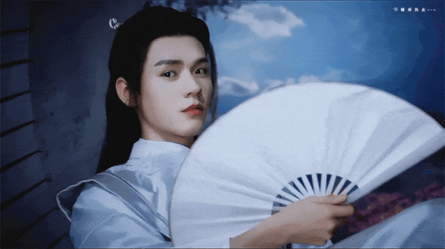 原创            从顶流到综艺咖?龚俊下桌，毫不意外