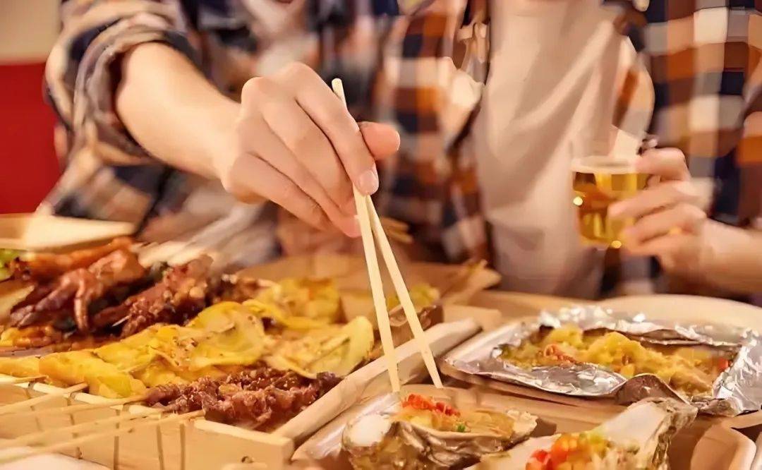 尿酸568脚踝痛风？睡前注意四大诱因，痛风专家周桂兰提醒！