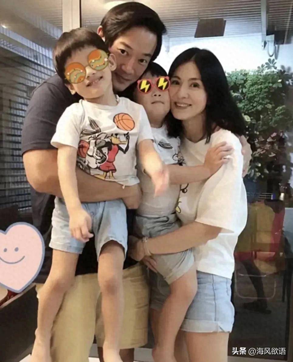 原创            51岁杨采妮久违露面聚餐，身材暴瘦、脸部皱纹尽显，变化超大