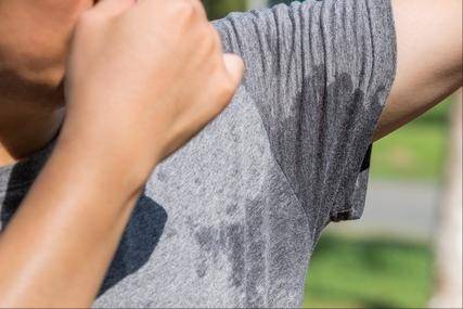 汗液是心脏最好的反馈！医生发现：汗液出现4症状，多是心梗前兆