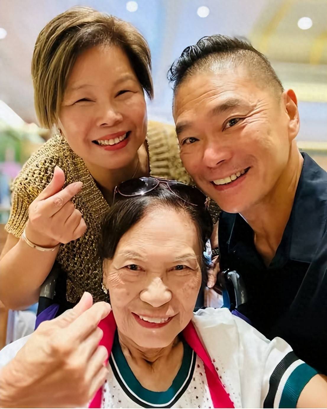 88岁TVB资深绿叶近照曝光，多次与死神擦肩，遗产将全部捐出