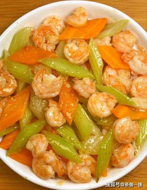 女人过了40岁，少吃甜品，多吃8种黄体酮食物，补雌抗衰，老得慢